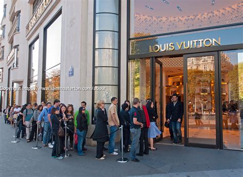 louis vuitton paris champs élysées horaire|louis vuitton champs elysees appointment.